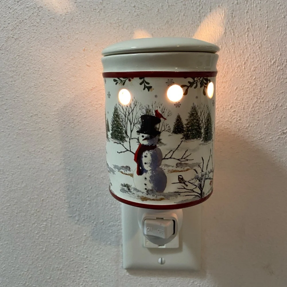 Better Homes & Gardens Wax Warmer Holiday Winter Forest Snowman Swivel Wall Plug
